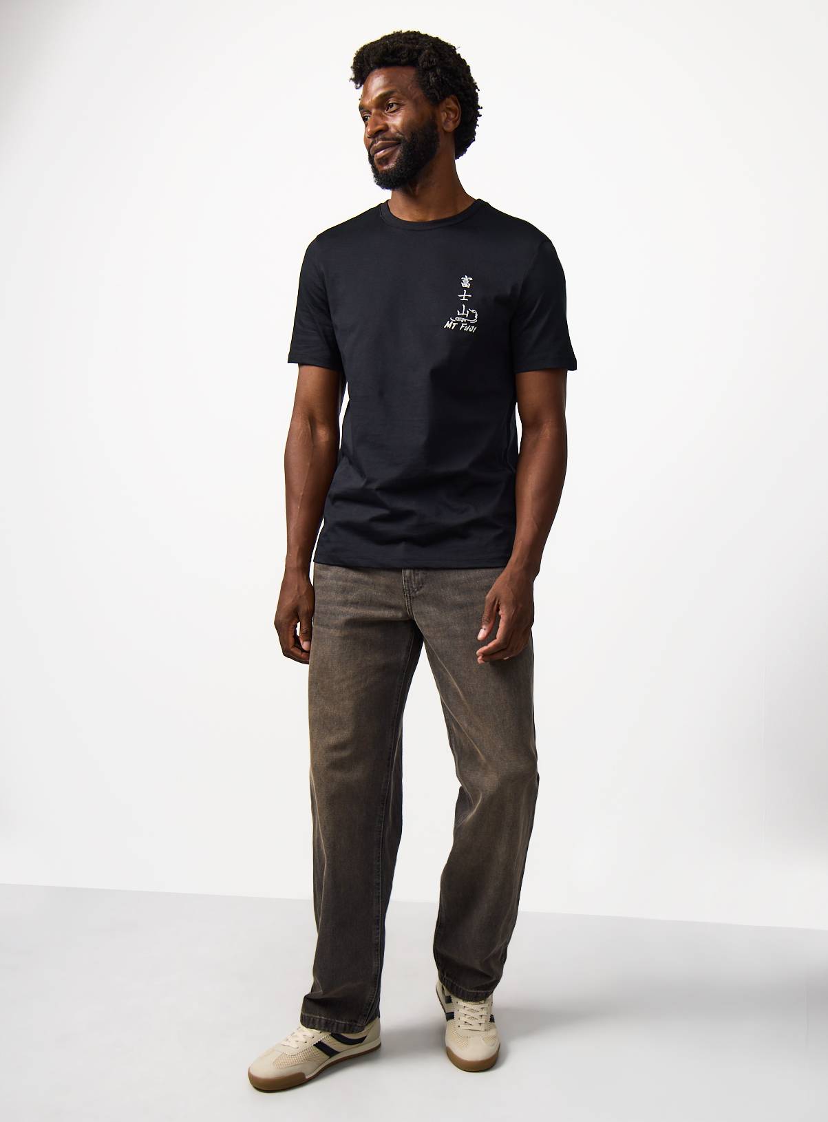 Black Embroidered Mount Fuji Regular Fit T-Shirt M - Image 2
