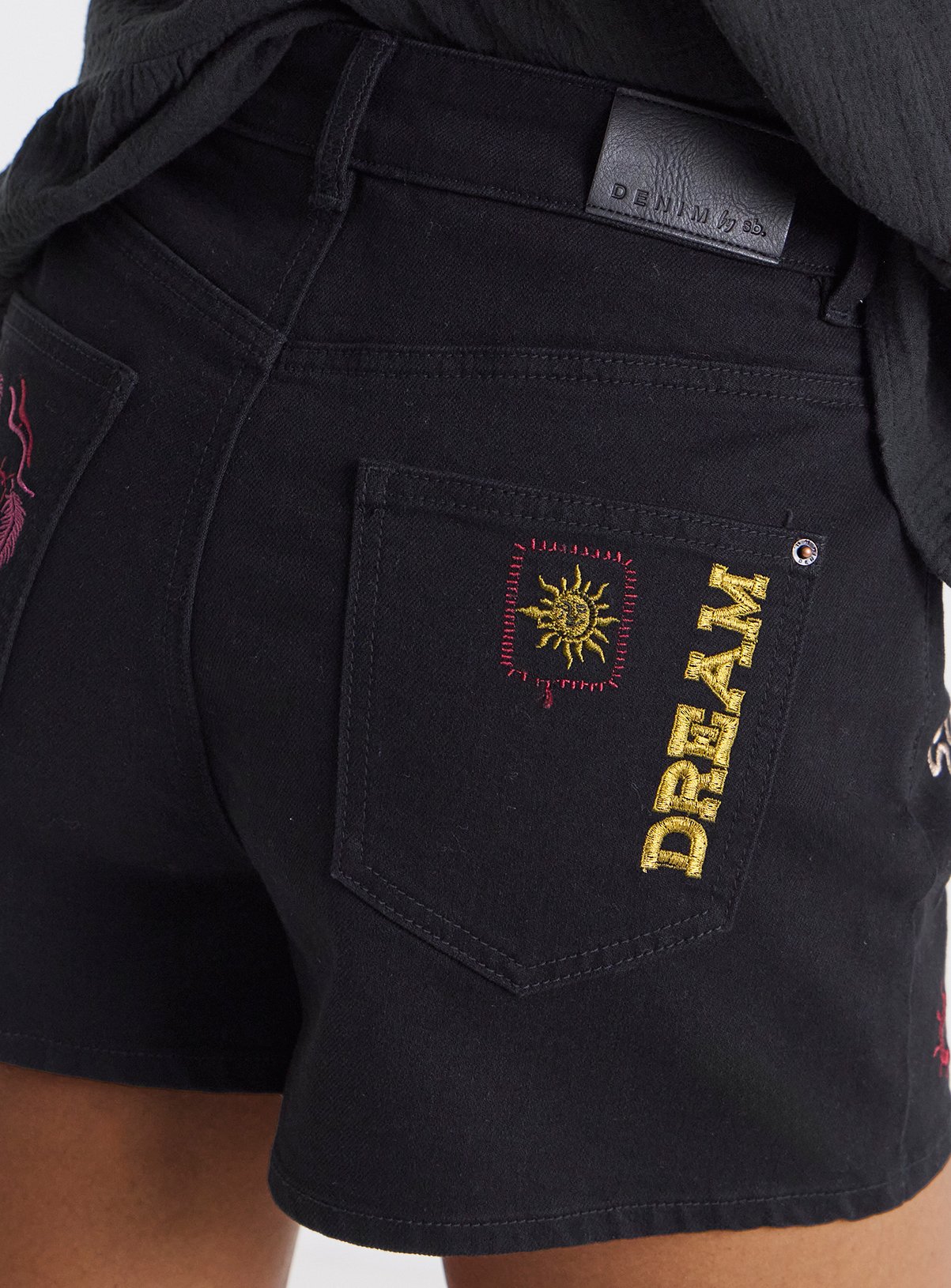 SIMPLY BE Sol Embroidered Denim Shorts 28 - Image 4 thumbnail