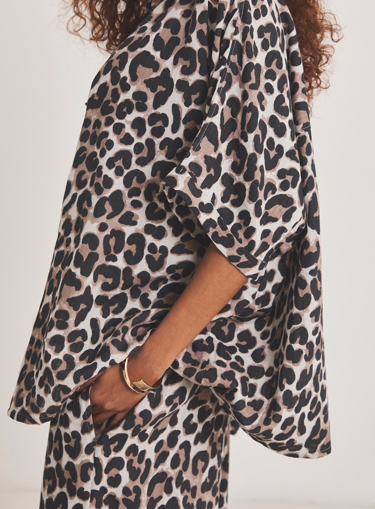 SIMPLY BE Oversized Leopard Trousers & Shirt Beach Co-Ord Set 32 - Image 4 thumbnail