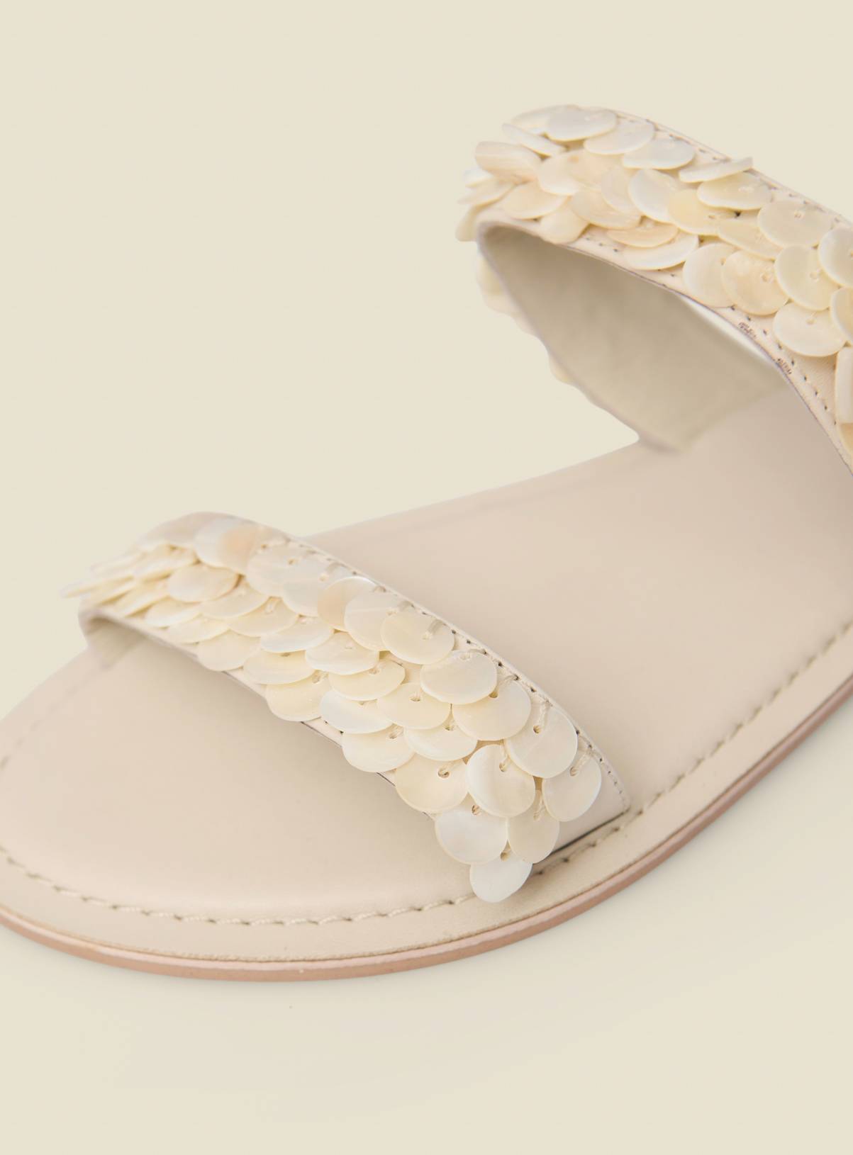 SOSANDAR Cream Shell Trim Detail Mule Leather Sandals 5 - Image 6
