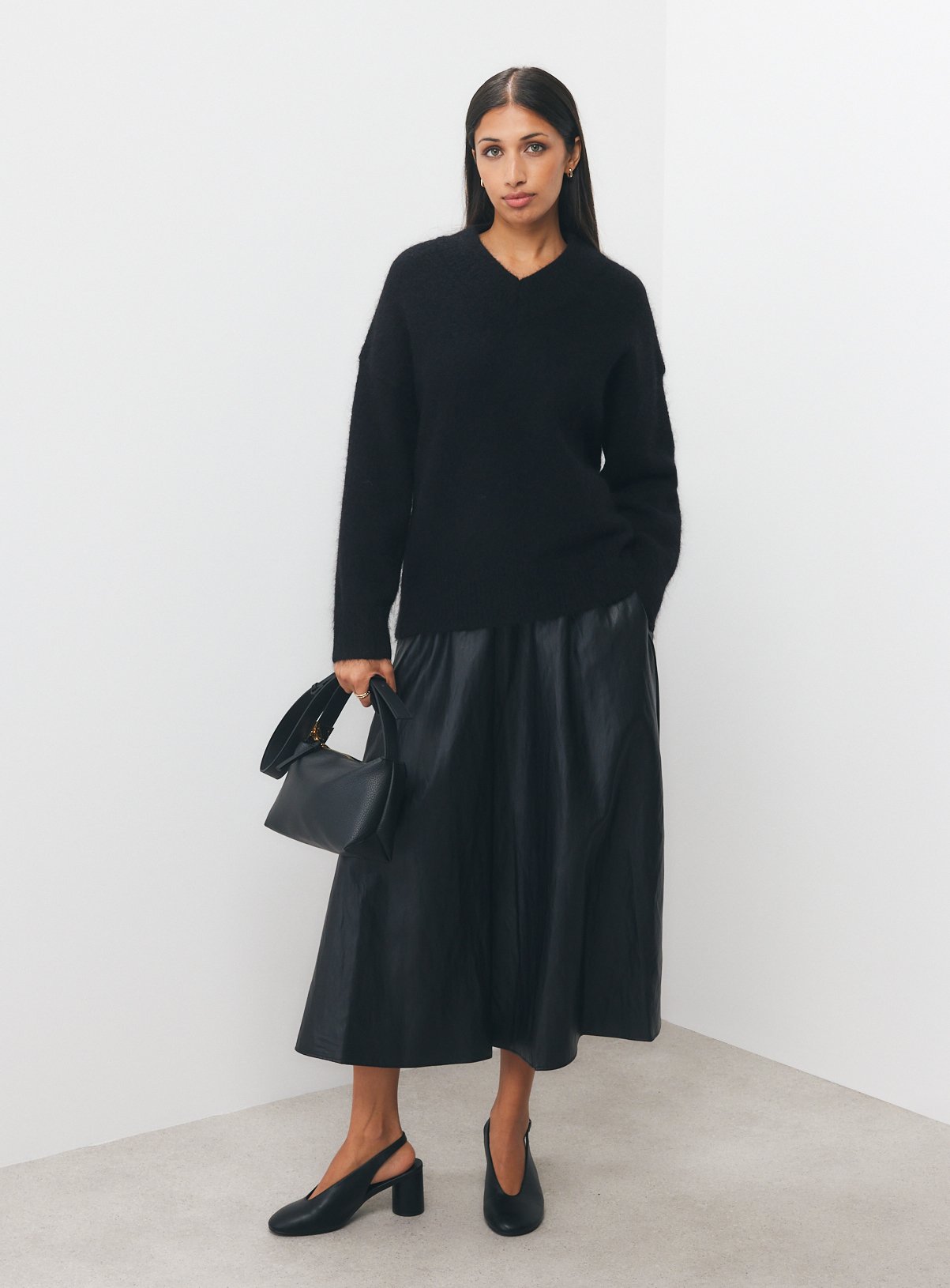 Black Mohair-Blend V-Neck Jumper XL - Image 3 thumbnail