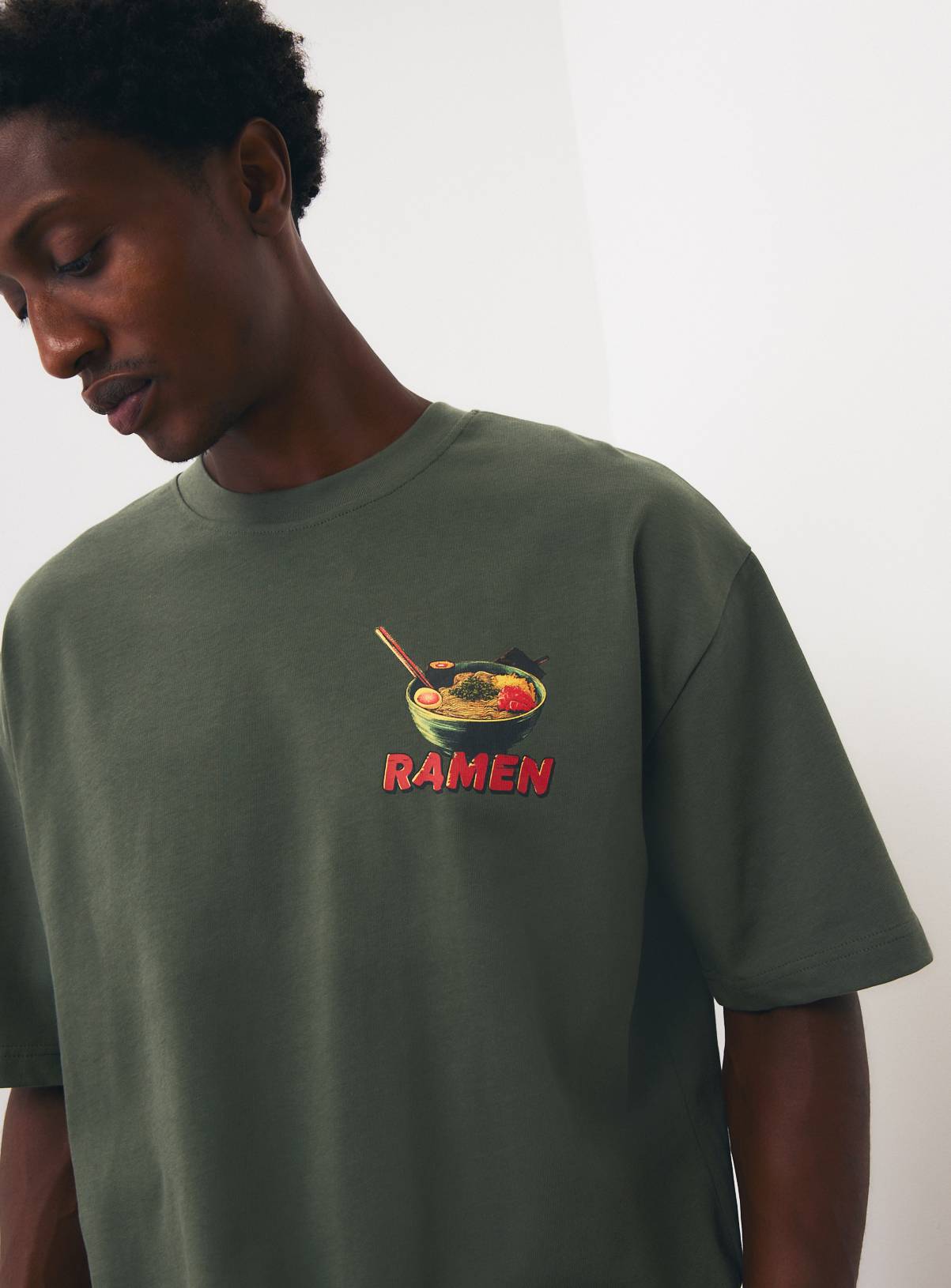 Dark Green Ramen Bowl Graphic T-Shirt XXL - Image 2