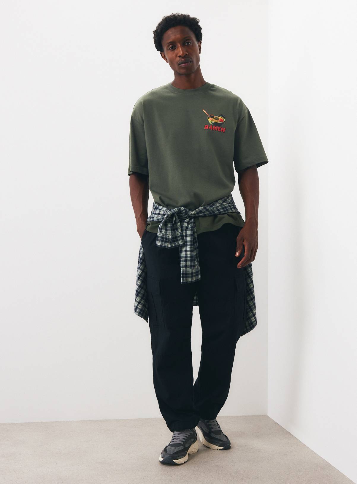 Dark Green Ramen Bowl Graphic T-Shirt XXL - Image 6