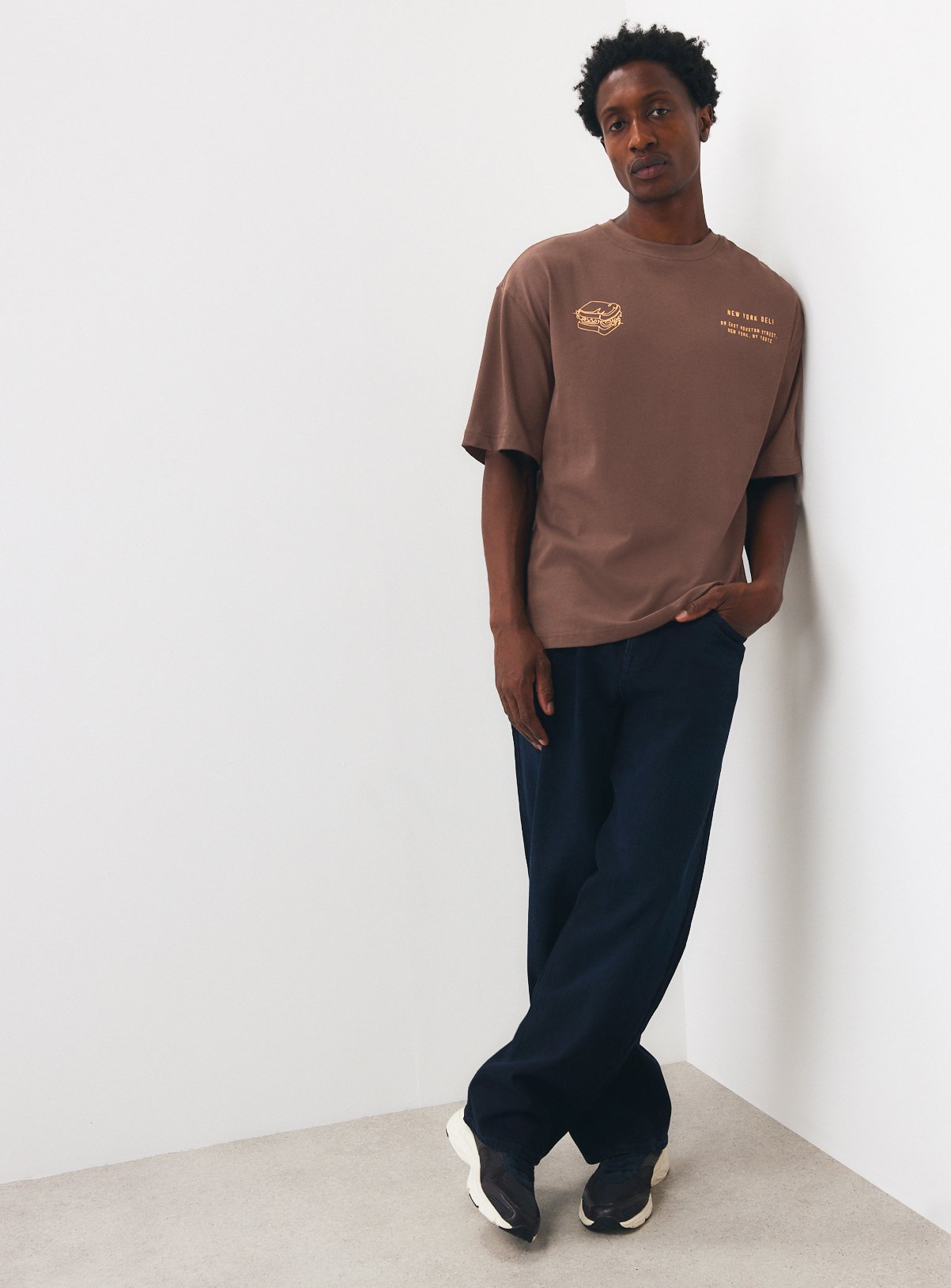 Brown New York Deli Graphic T-Shirt M - Image 6 thumbnail
