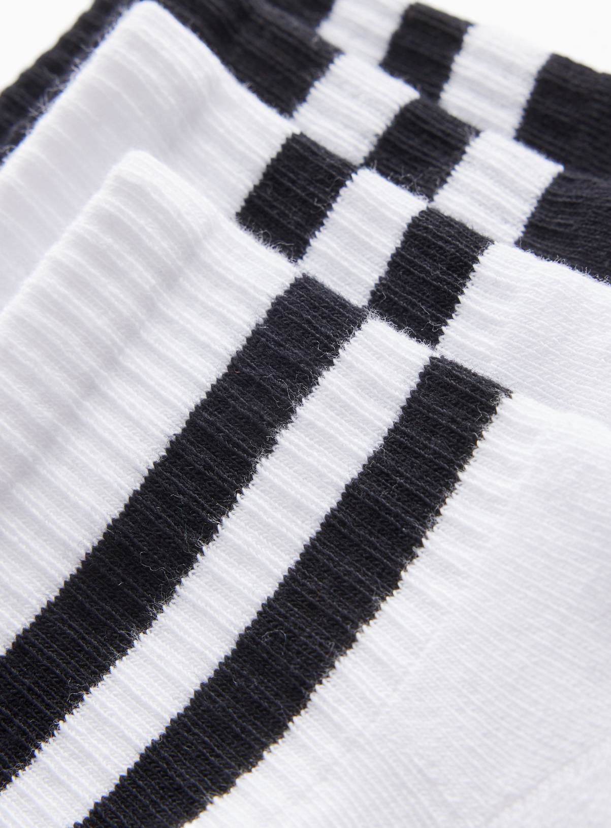 Black & White Striped Ankle Socks 4 Pack 6-8.5 - Image 2