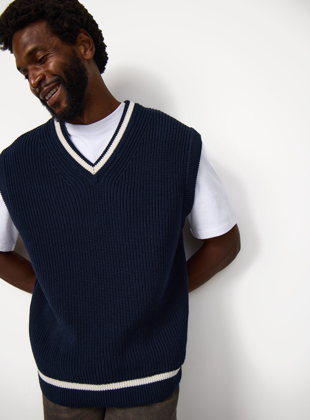 Navy Knitted V Neck Vest M - Image 1 thumbnail