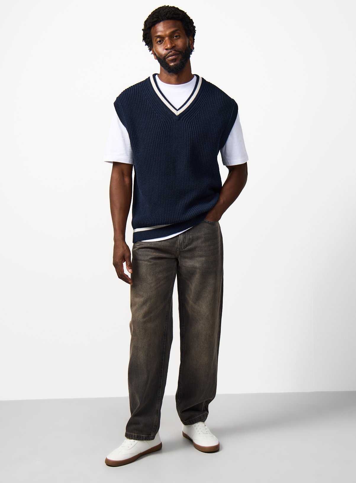 Navy Knitted V Neck Vest M - Image 2 thumbnail