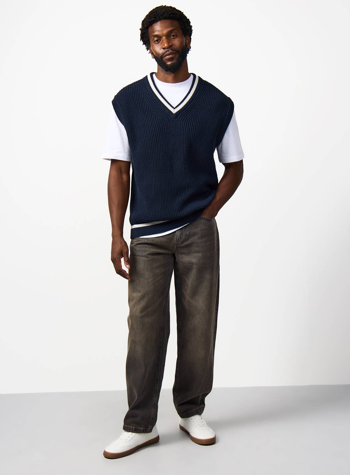 Navy Knitted V Neck Vest M - Image 2