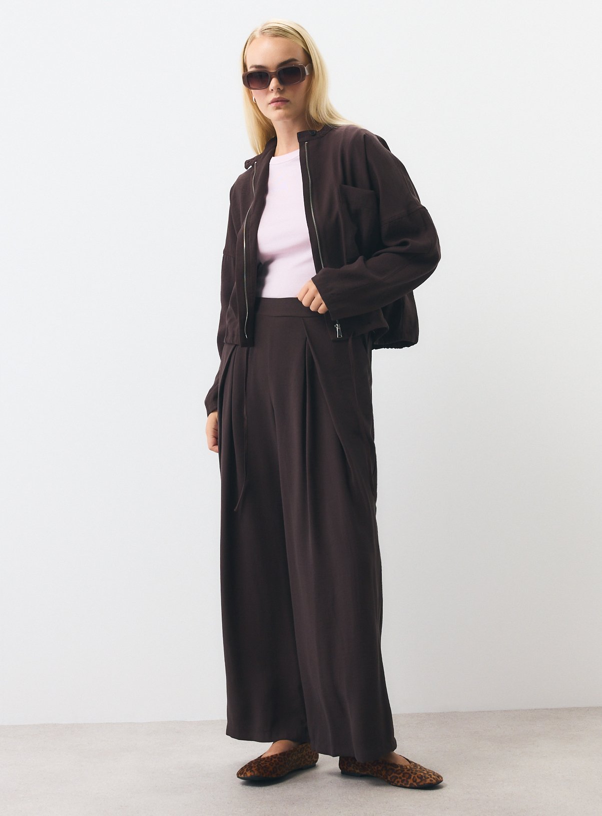 Brown Wide Leg Pleated Trousers 12 - Image 2 thumbnail