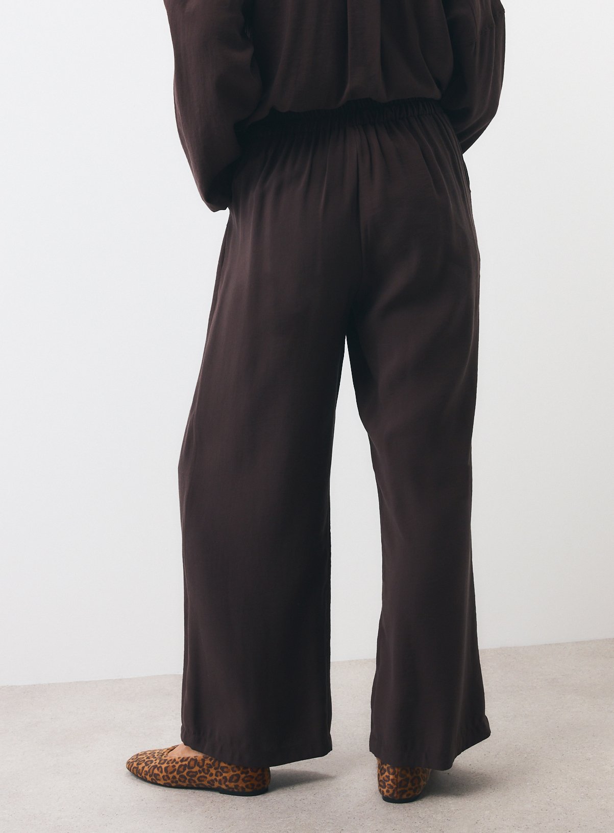 Brown Wide Leg Pleated Trousers 22 - Image 4 thumbnail