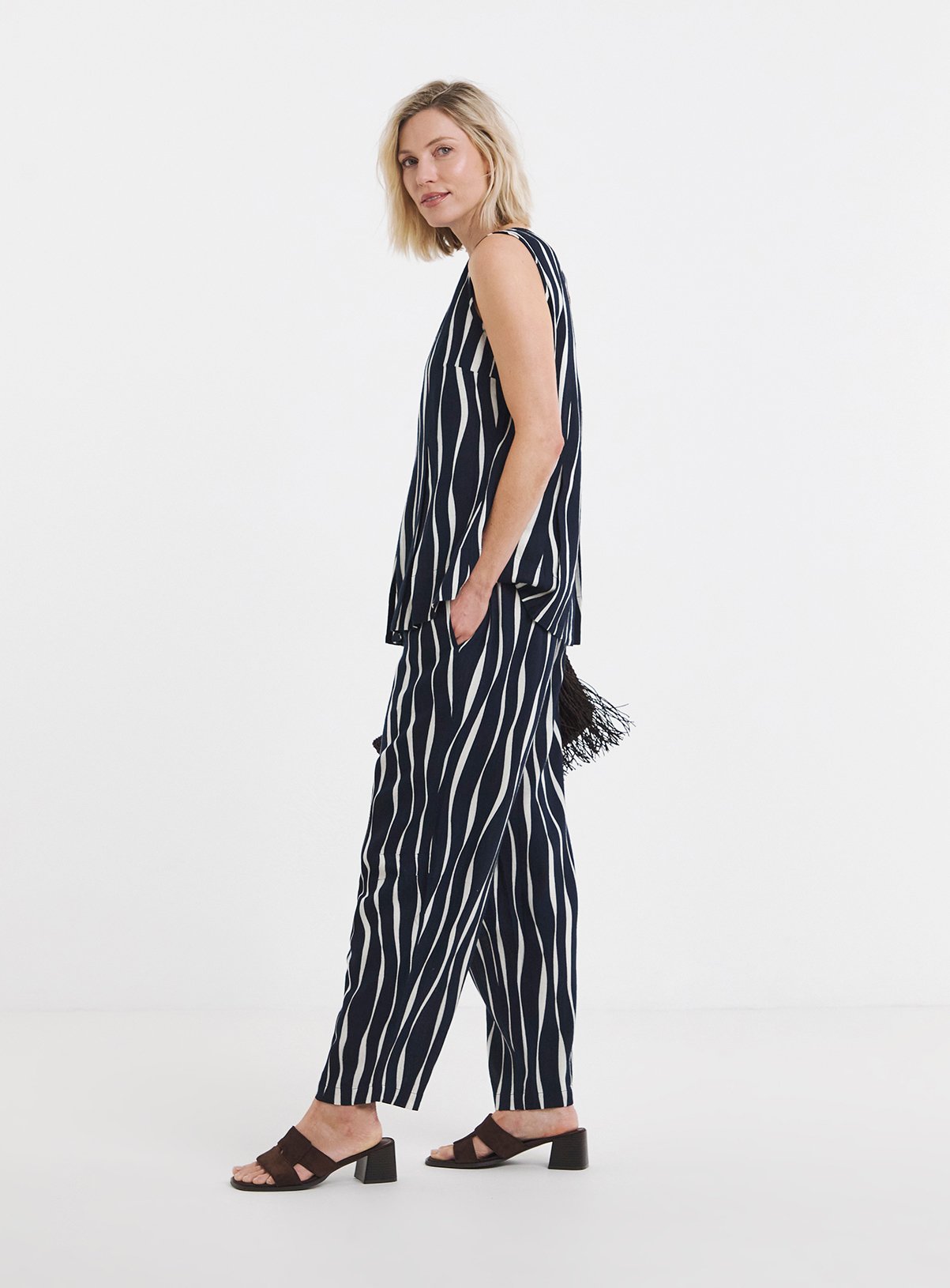 JD WILLIAMS Linen Mix Barrel Trousers 12 - Image 4 thumbnail
