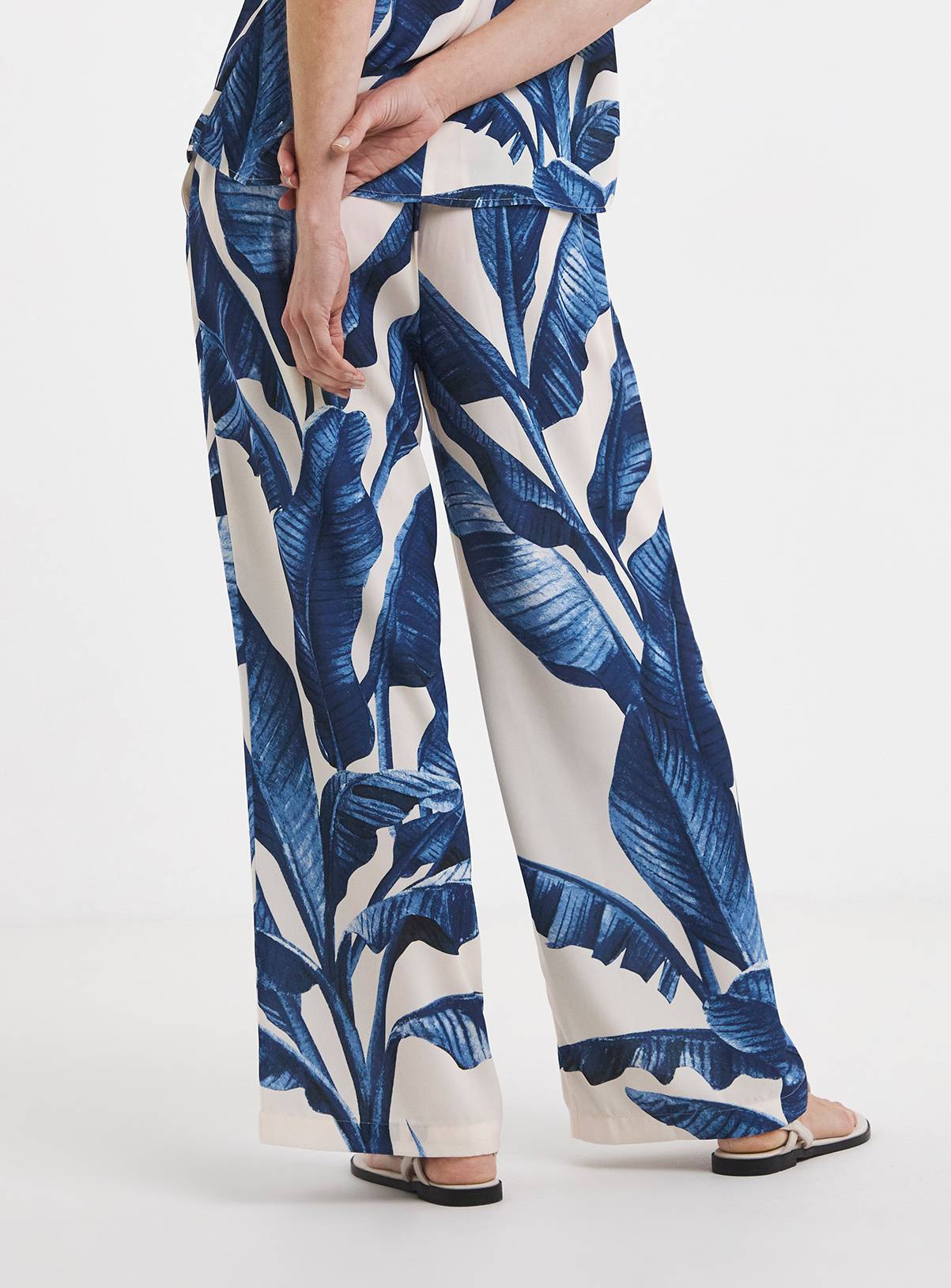 JD WILLIAMS Blue Print Wide Leg Trouser Co-Ord 14 - Image 3