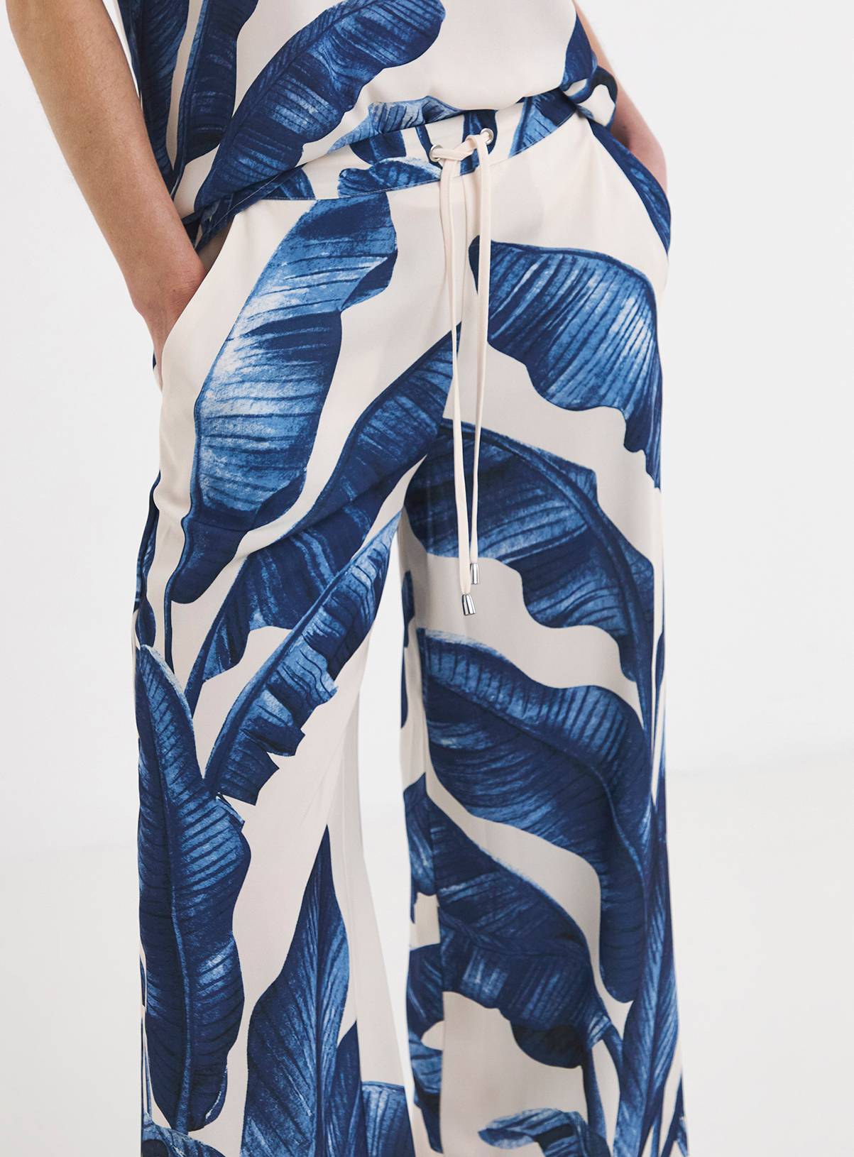 JD WILLIAMS Blue Print Wide Leg Trouser Co-Ord 14 - Image 4