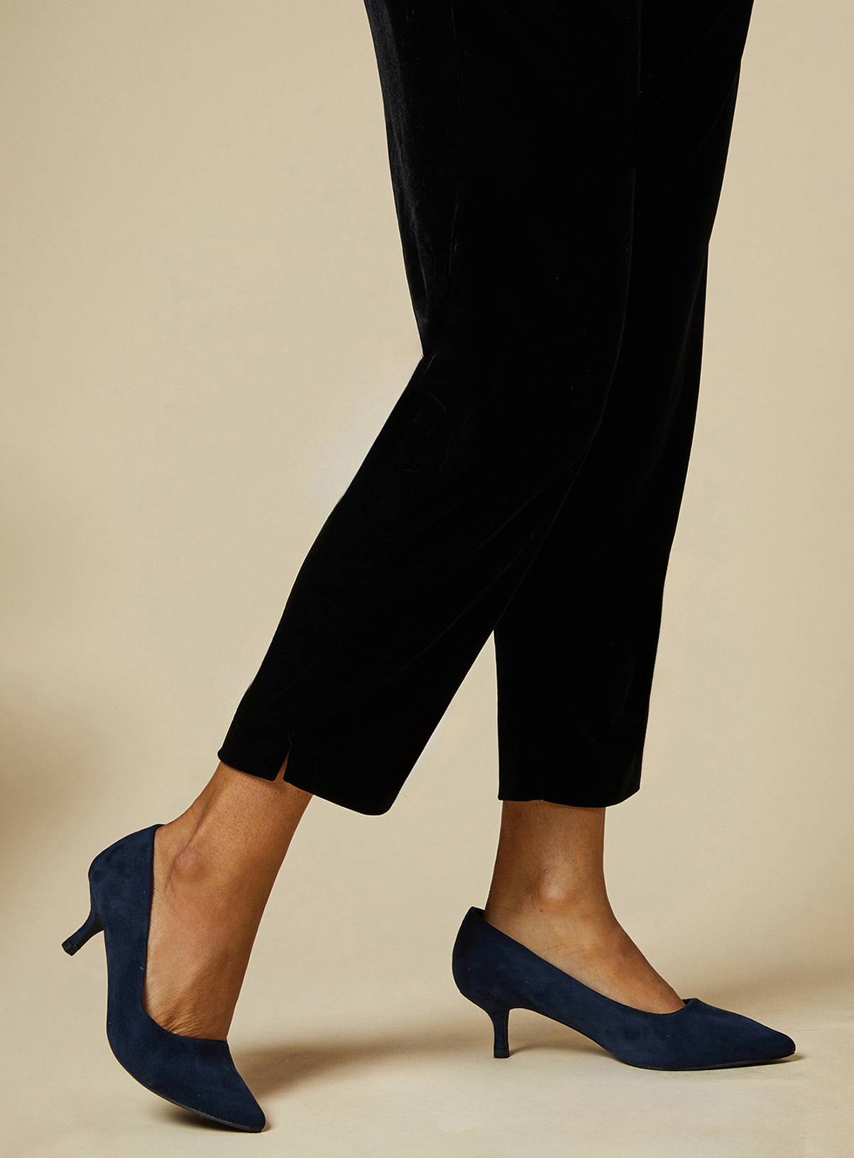 DOROTHY PERKINS Wide Fit Dove Faux Suede Kitten Heel Court Shoes Navy 4 - Image 2