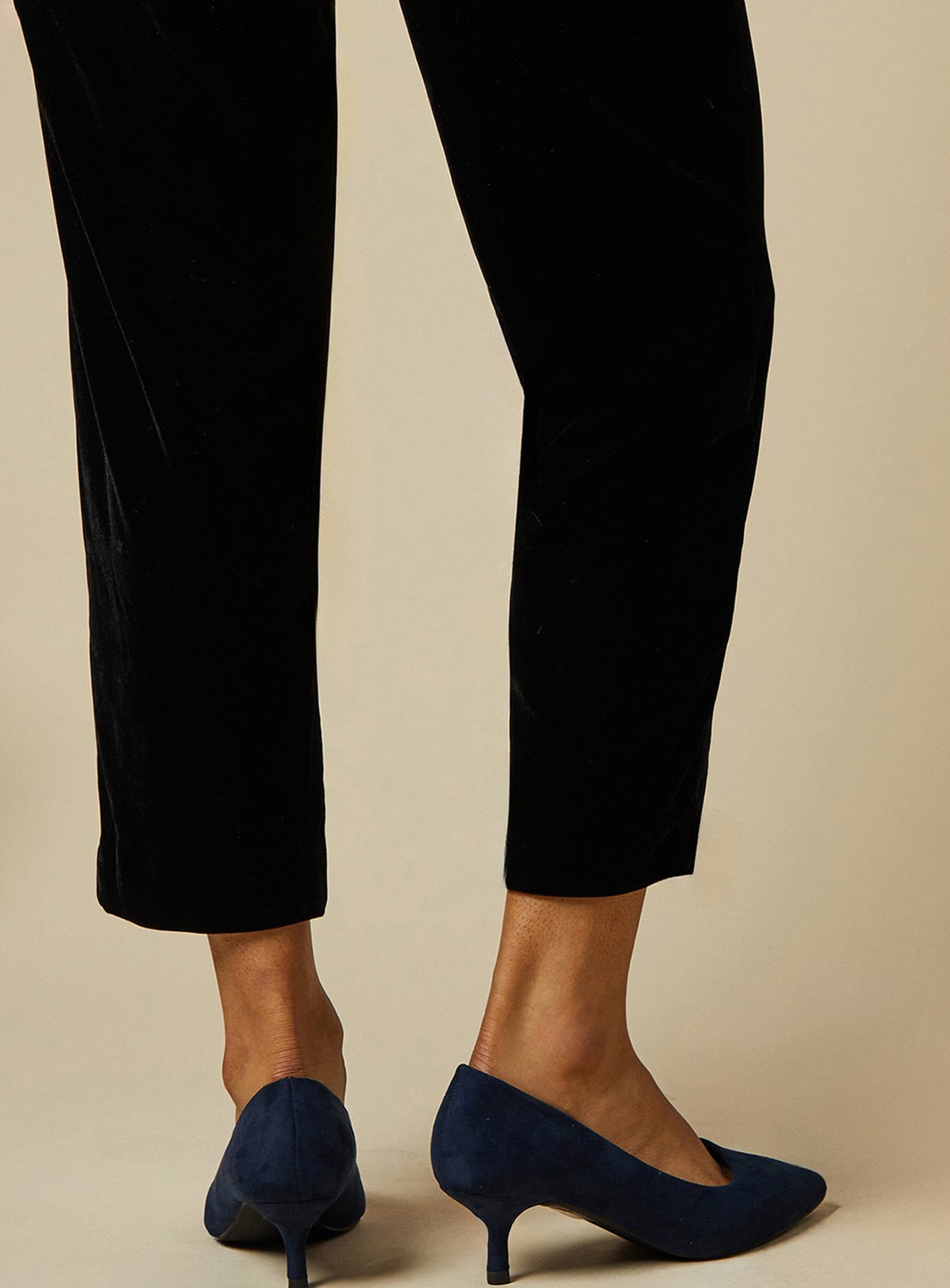 DOROTHY PERKINS Wide Fit Dove Faux Suede Kitten Heel Court Shoes Navy 4 - Image 3 thumbnail