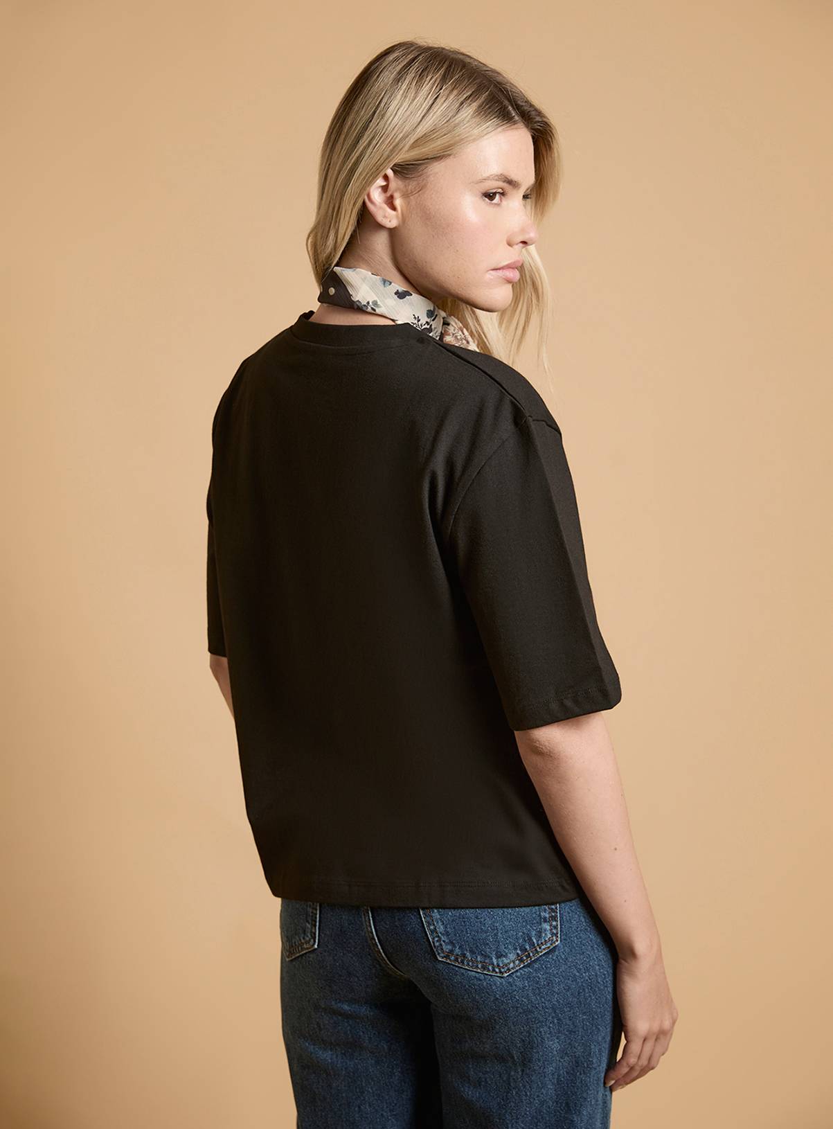 OASIS T-Shirt With Printed Patchwork Neck Scarf 10 - Image 3