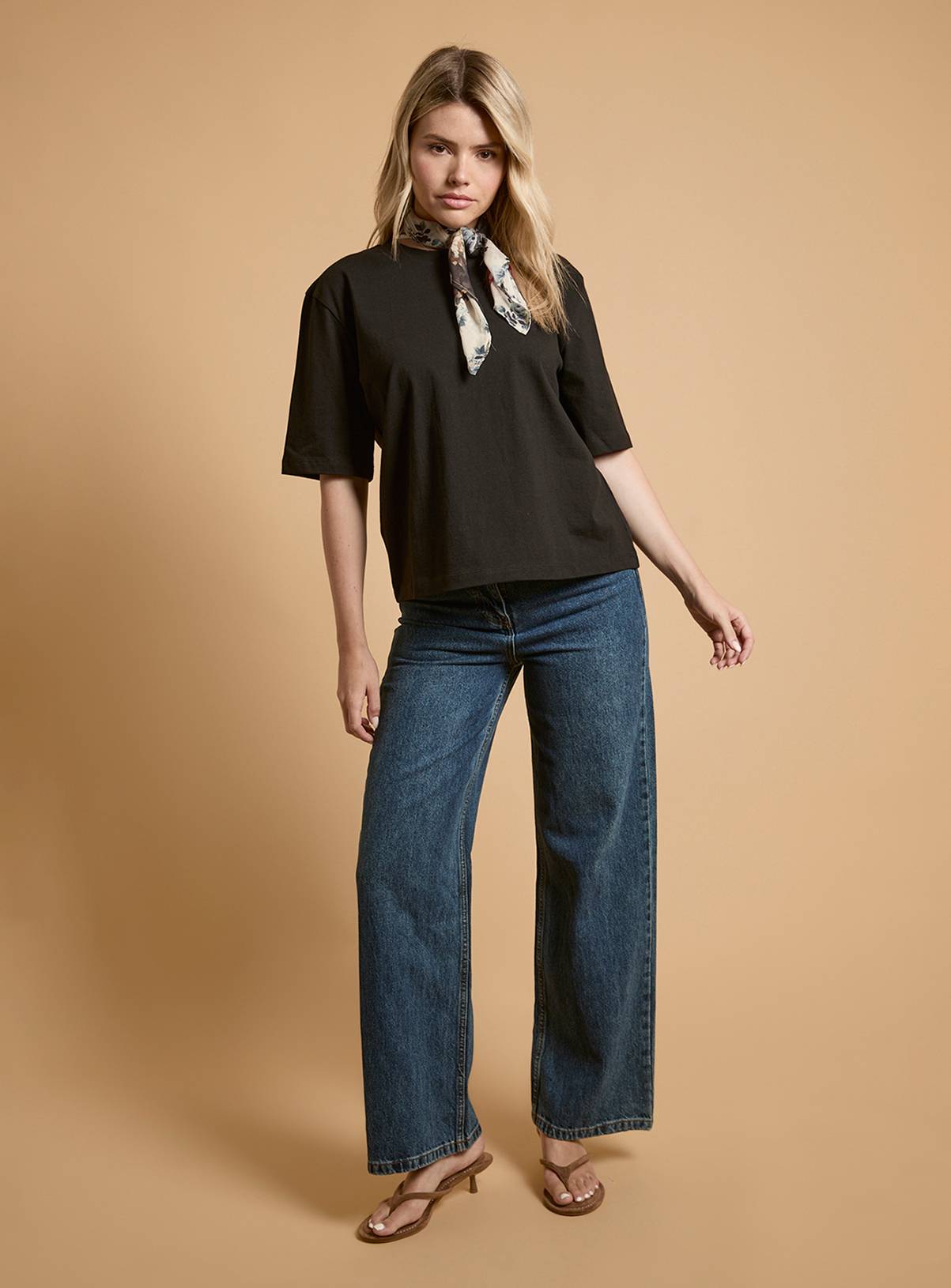 OASIS T-Shirt With Printed Patchwork Neck Scarf 10 - Image 4
