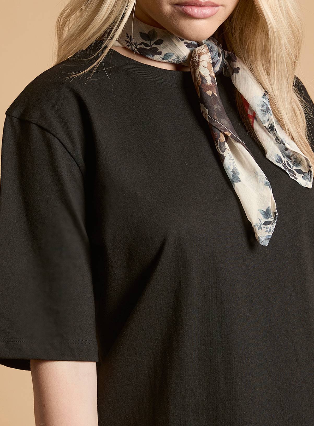 OASIS T-Shirt With Printed Patchwork Neck Scarf 10 - Image 2