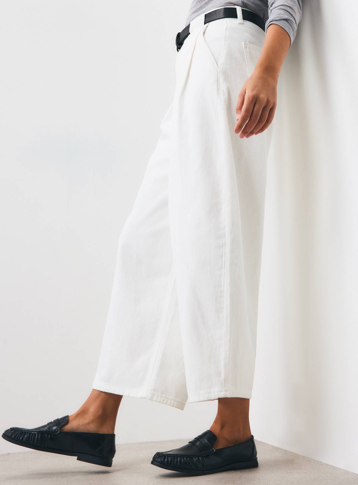 White Pleat Barrel Jeans 12 - Image 2