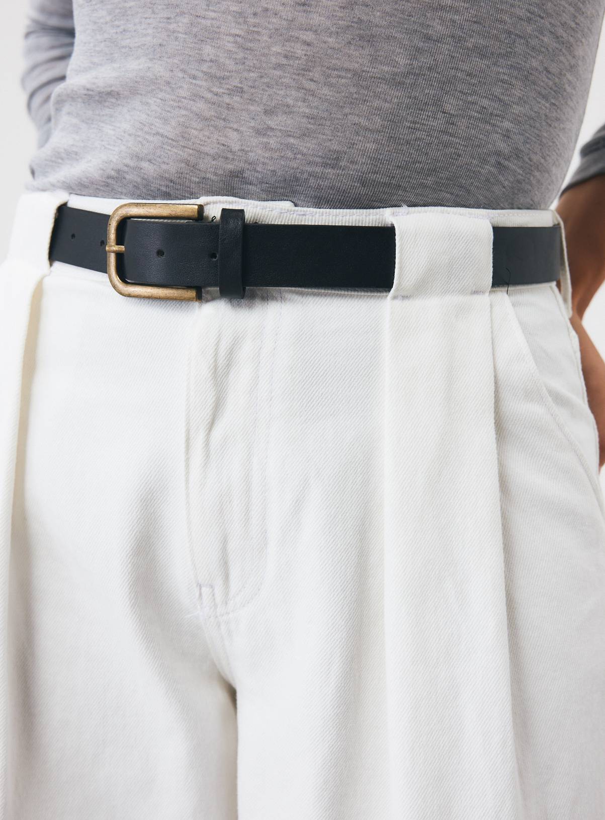 White Pleat Barrel Jeans 12 - Image 3