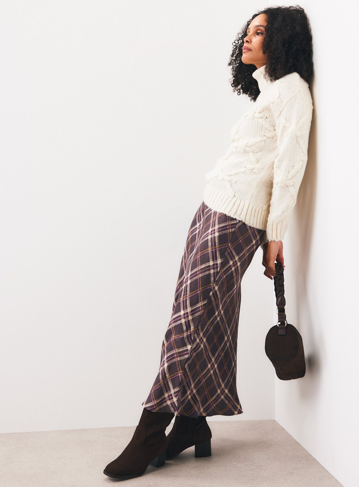Cream Diamond Pattern Knitted Roll Neck Sweater M - Image 2 thumbnail