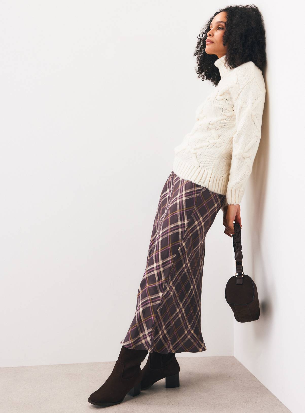 Cream Diamond Pattern Knitted Roll Neck Sweater M - Image 2