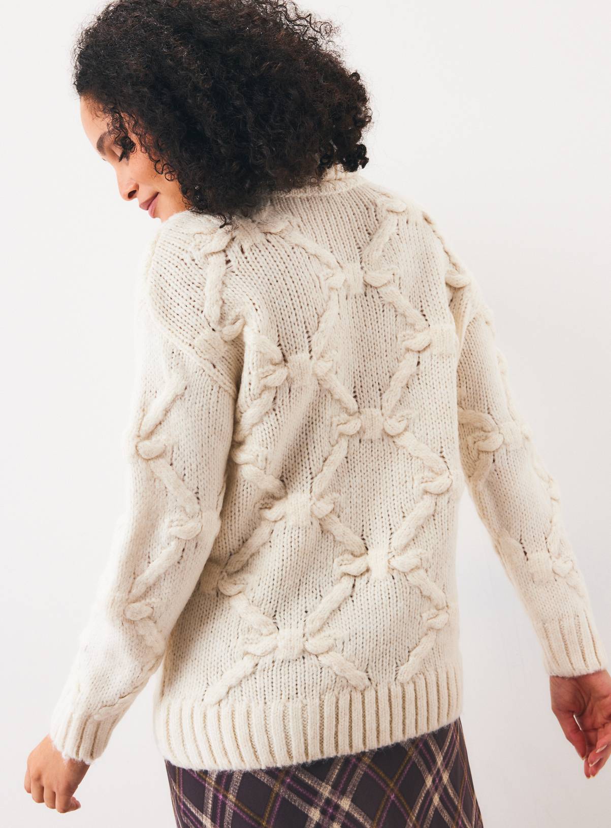 Cream Diamond Pattern Knitted Roll Neck Sweater M - Image 4