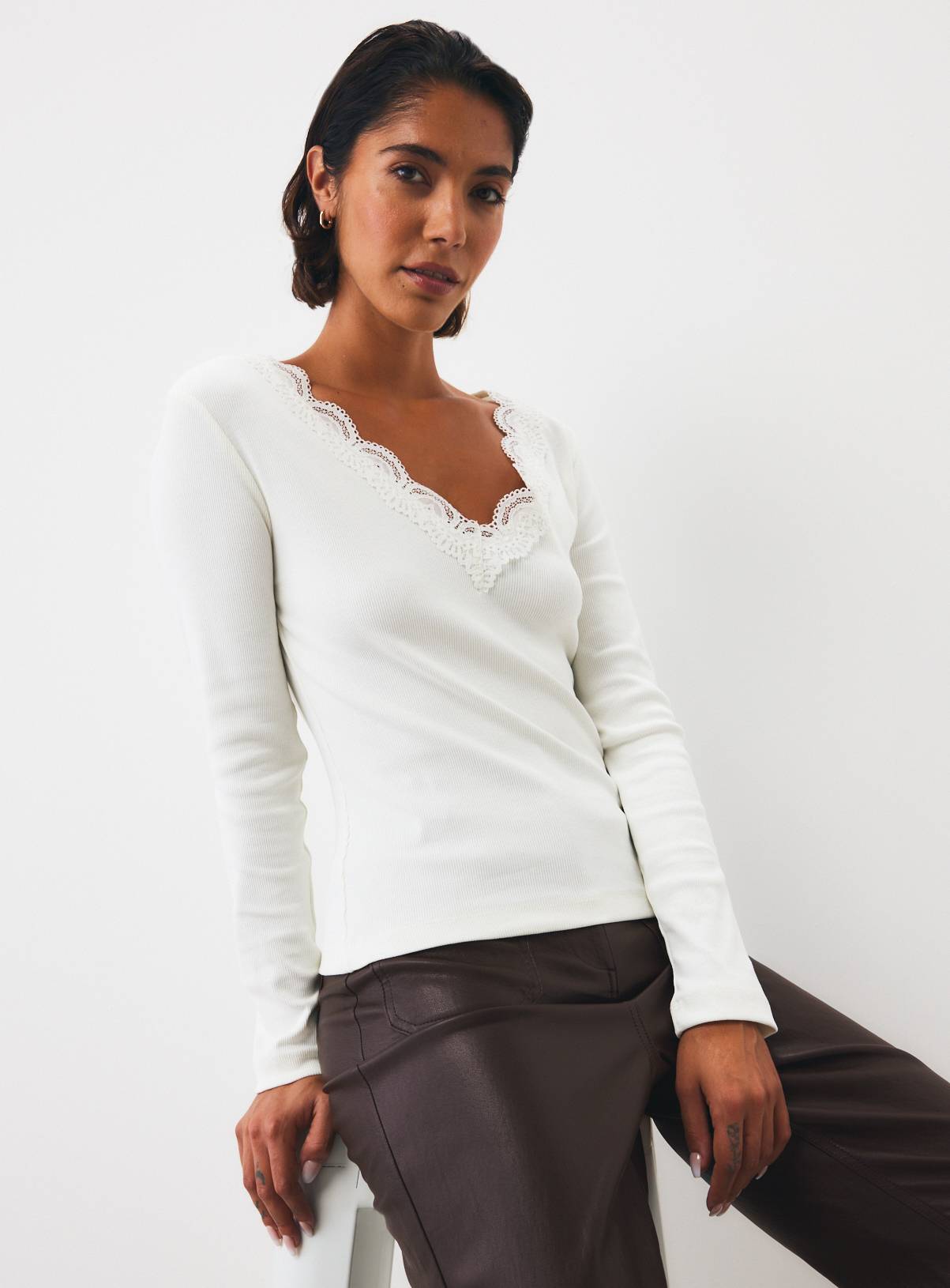 Cream Lace Trim V-Neck Long Sleeve Top M - Image 3