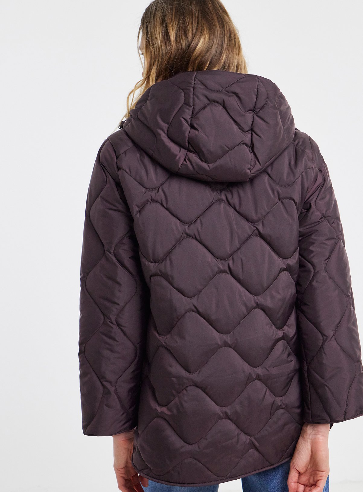 JD WILLIAMS Burgundy Short Quilted Jacket 20 - Image 2 thumbnail