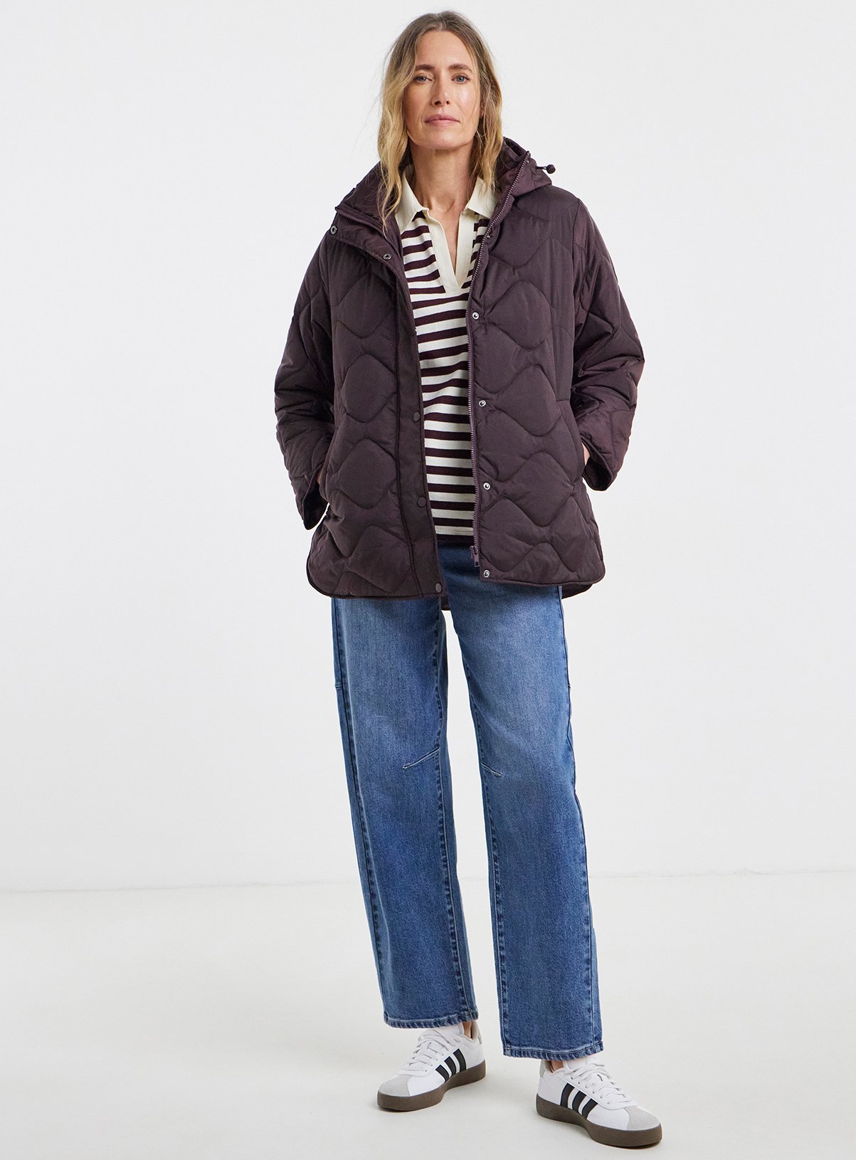 JD WILLIAMS Burgundy Short Quilted Jacket 20 - Image 3 thumbnail