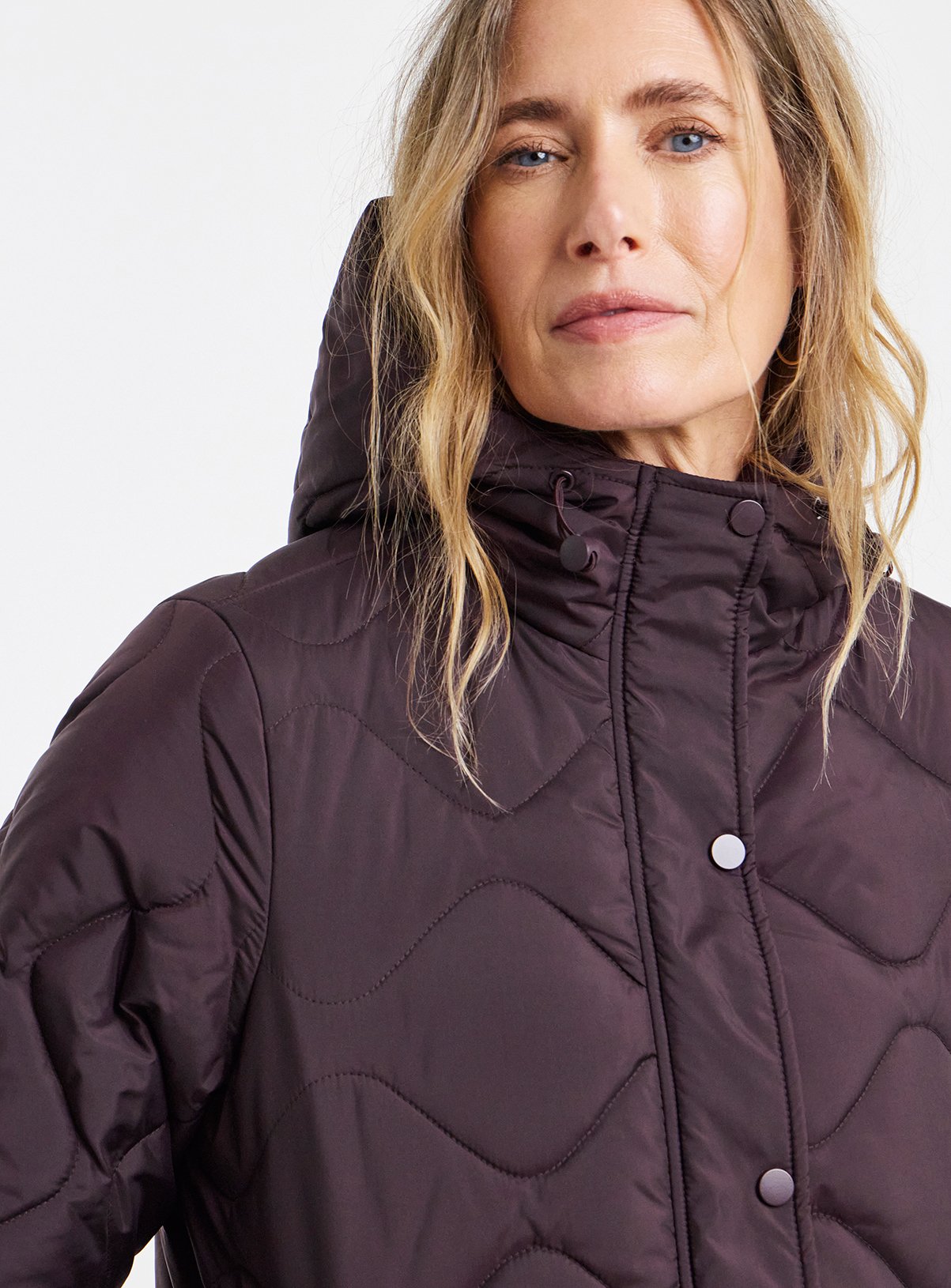 JD WILLIAMS Burgundy Short Quilted Jacket 20 - Image 4 thumbnail