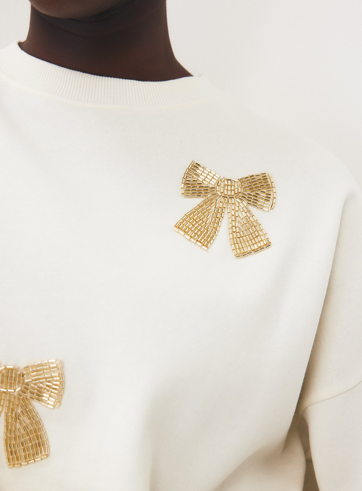 Cream Beaded Bow Sweatshirt XL - Image 3 thumbnail
