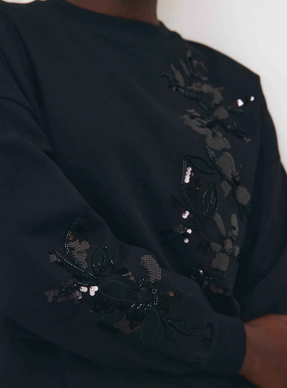 Black Embellished Flower Sweatshirt XL - Image 3