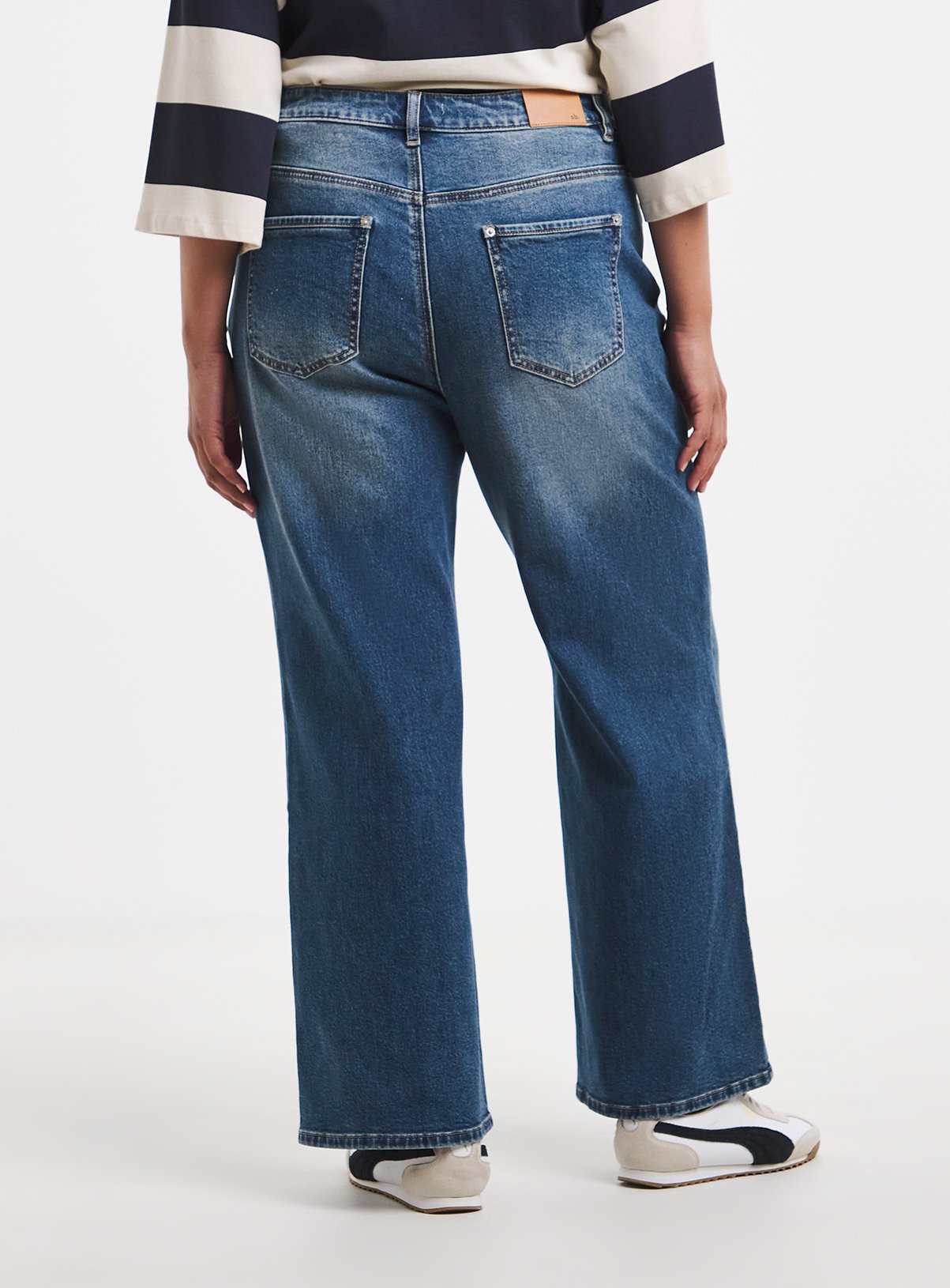 SIMPLY BE Crossover Staight Leg Jeans 18 - Image 2 thumbnail