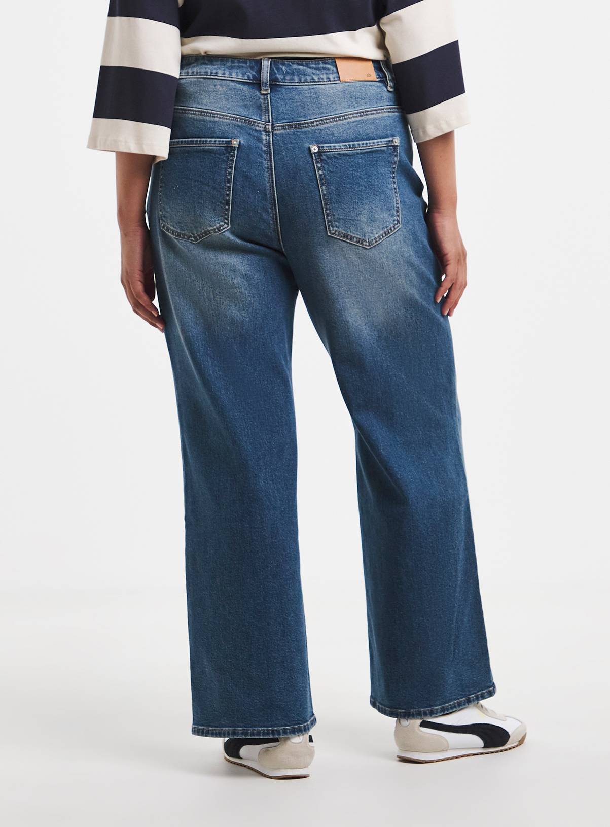 SIMPLY BE Crossover Staight Leg Jeans 18 - Image 2