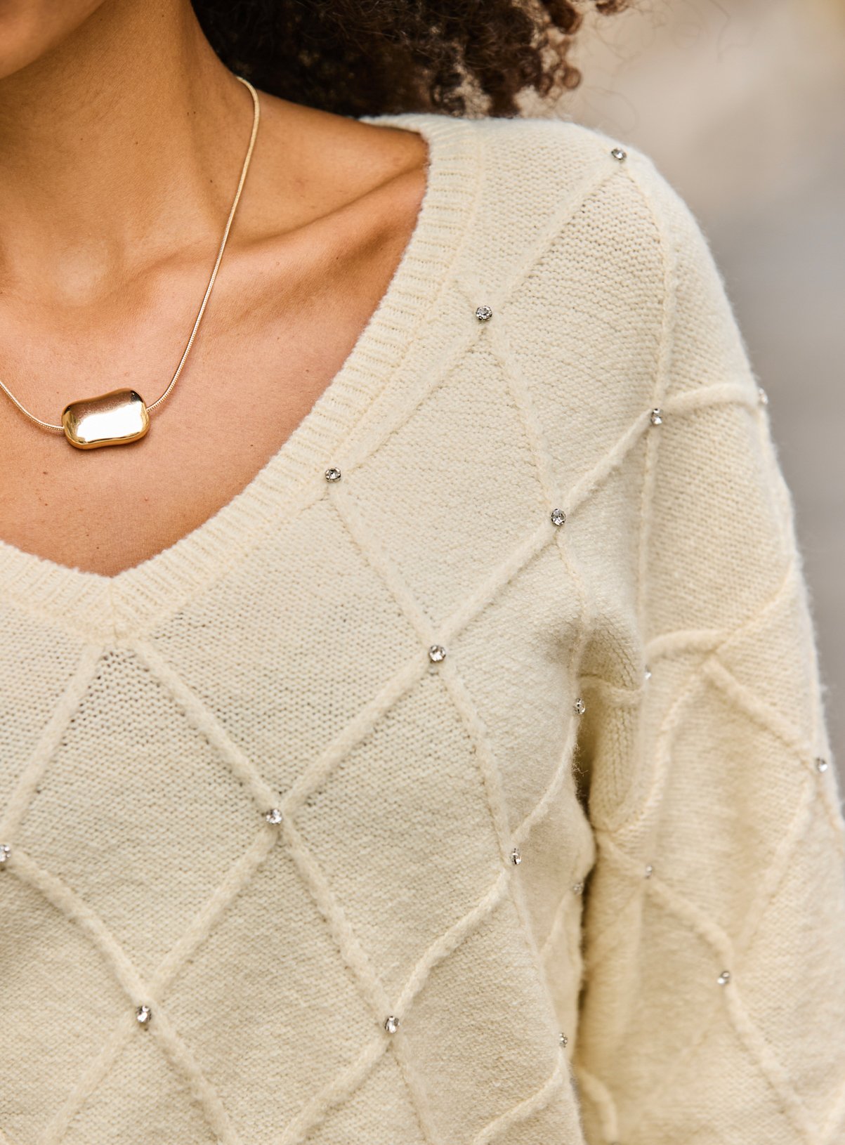 SOSANDAR Buttermilk Pointelle Diamante Embellished Jumper 18 - Image 4 thumbnail