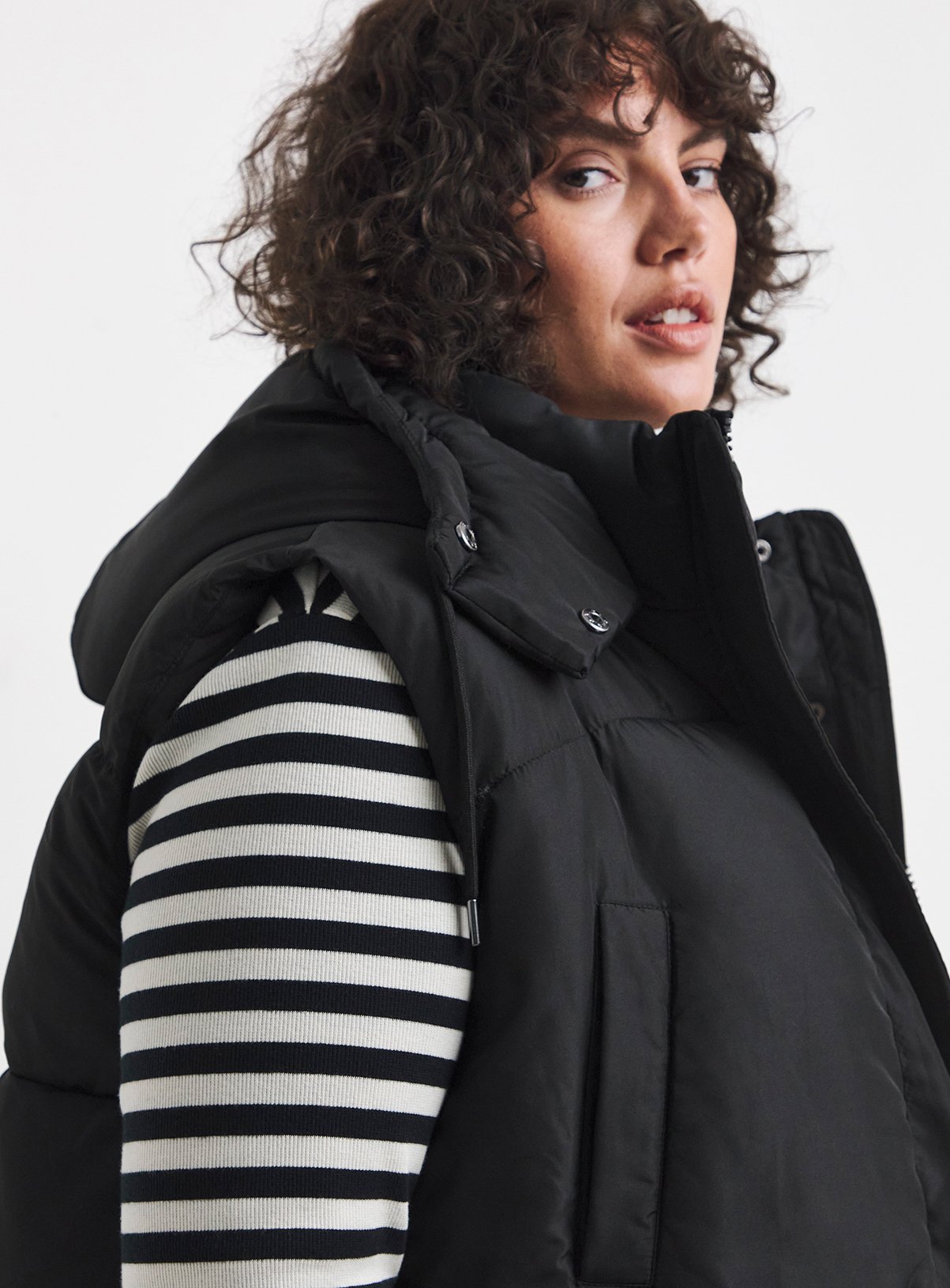 SIMPLY BE Short Padded Gilet 10 - Image 4 thumbnail