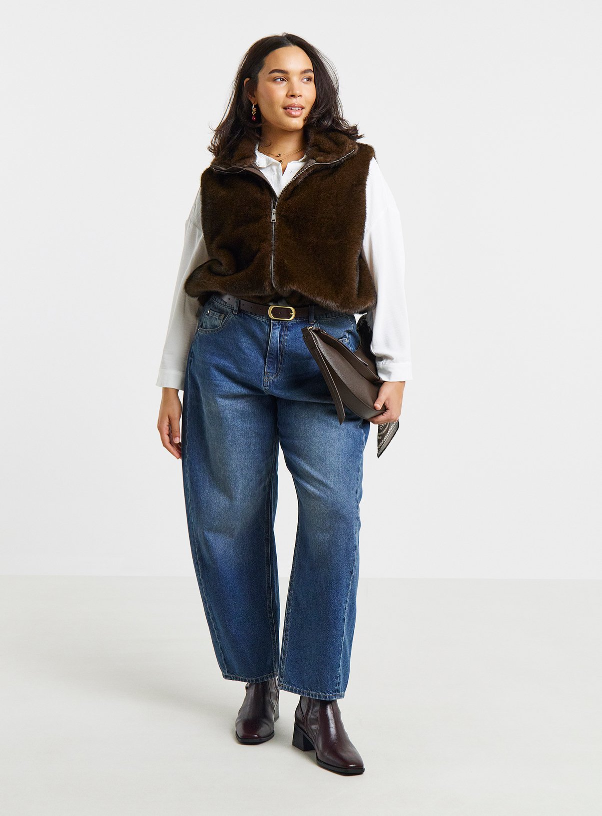 SIMPLY BE Zip Front Faux Fur Gilet 16 - Image 3 thumbnail