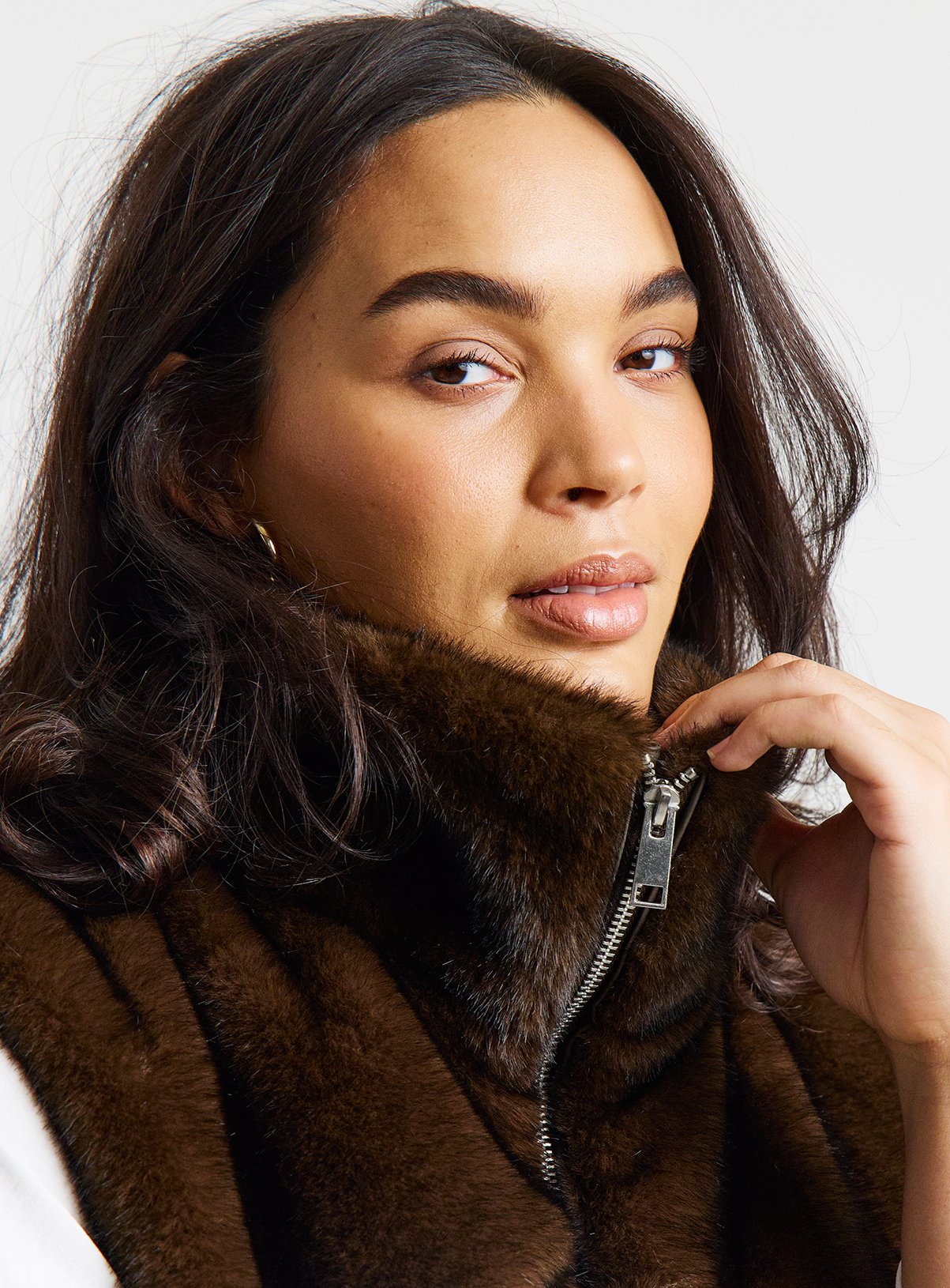 SIMPLY BE Zip Front Faux Fur Gilet 14 - Image 4 thumbnail