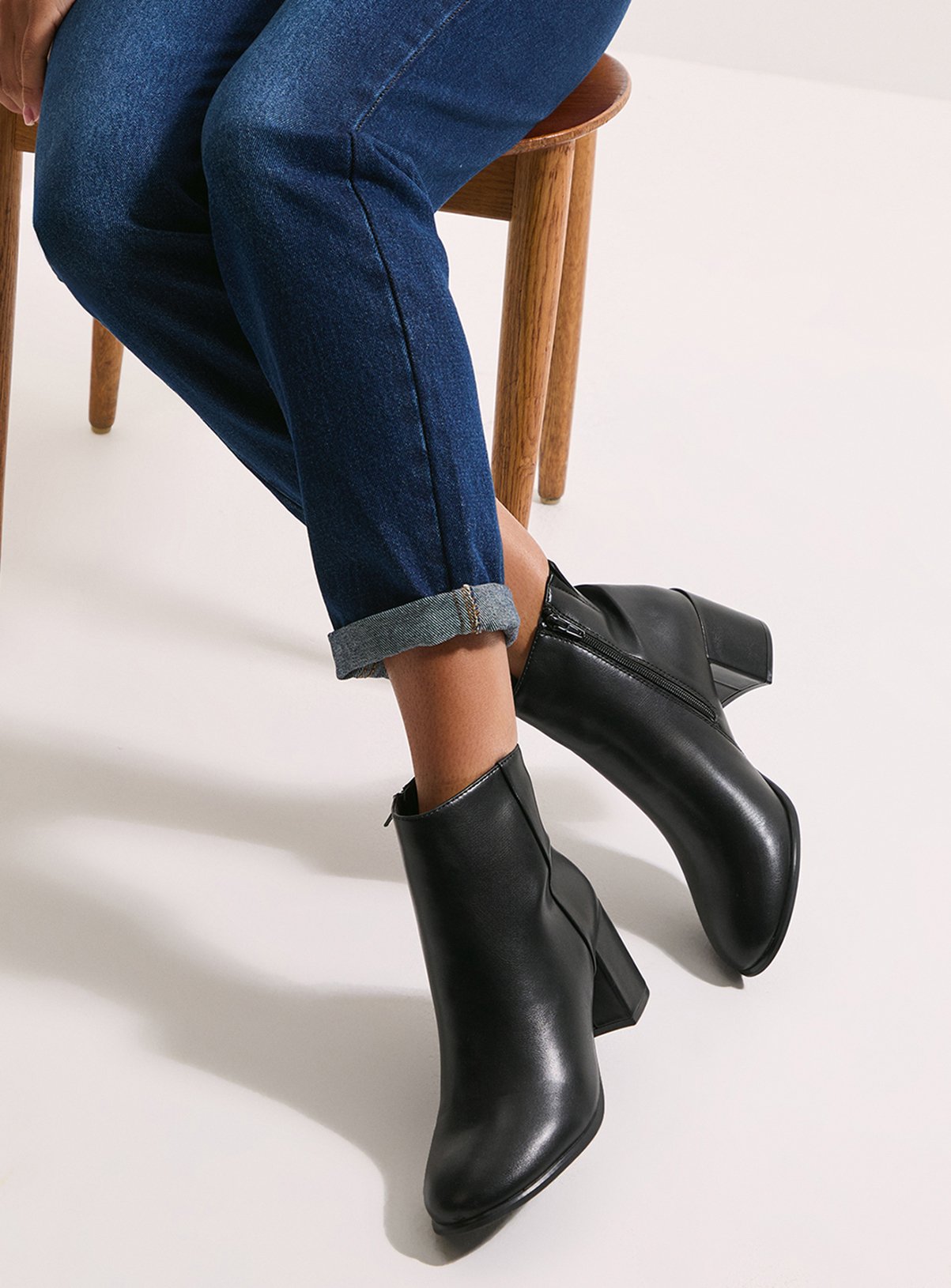 DOROTHY PERKINS Morgan Round Toe Block Heel Ankle Boots Black 4 - Image 2 thumbnail
