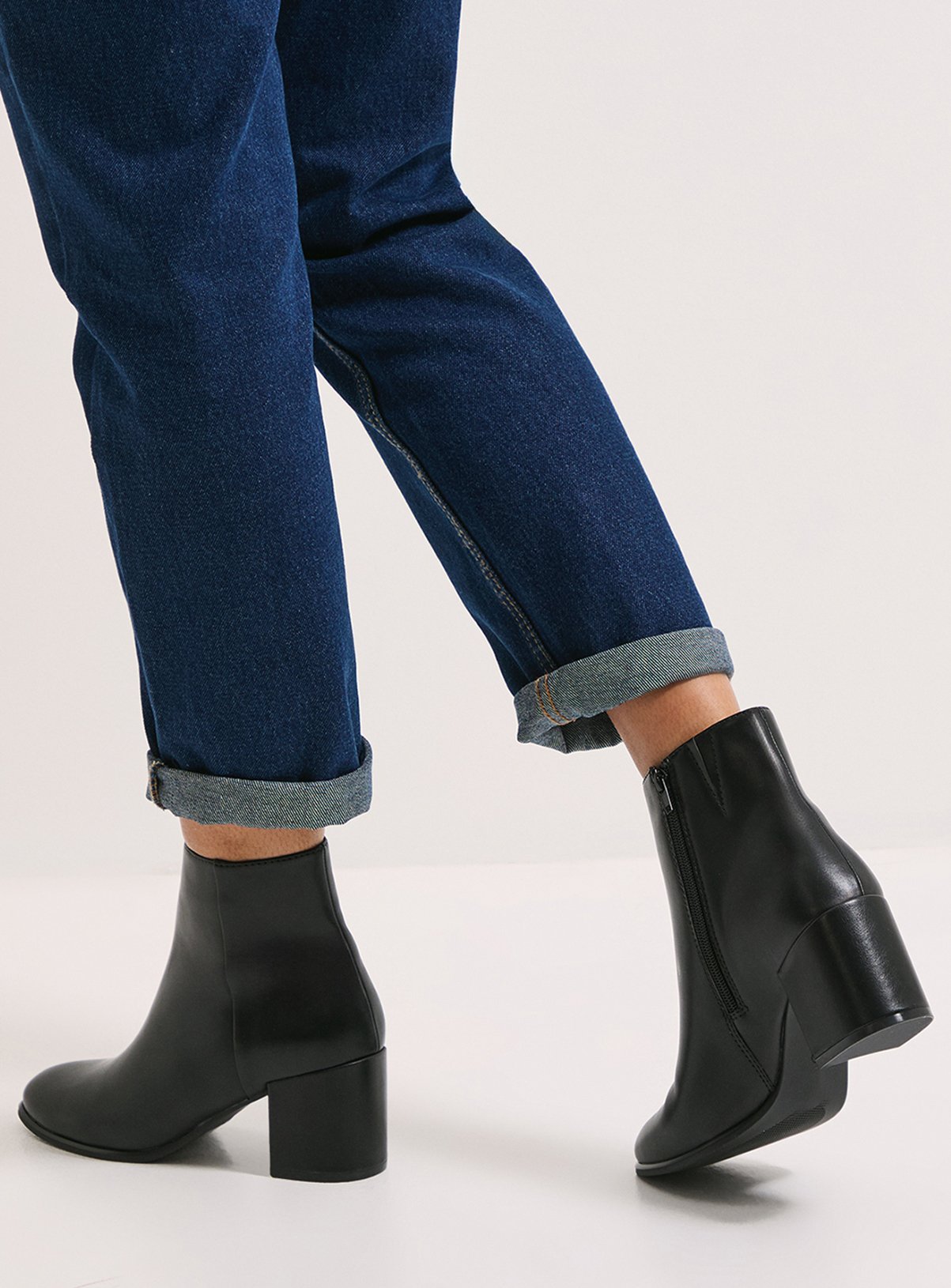 DOROTHY PERKINS Morgan Round Toe Block Heel Ankle Boots Black 4 - Image 3 thumbnail
