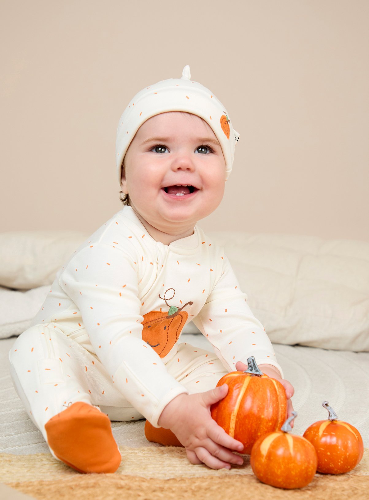 JOJO MAMAN BÉBÉ Pumpkin and Hat Applique Sleepsuit Set Cream 6-9 months - Image 8 thumbnail