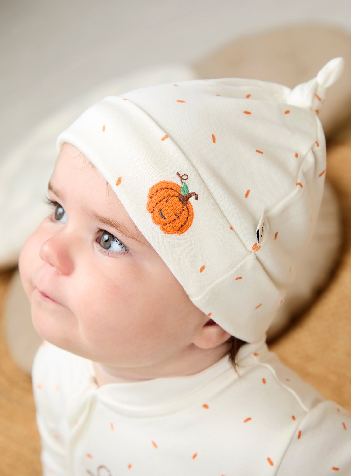 JOJO MAMAN BÉBÉ Pumpkin and Hat Applique Sleepsuit Set Cream 6-9 months - Image 9 thumbnail