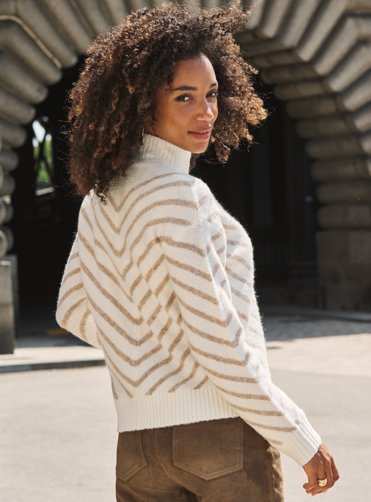 SOSANDAR Taupe and Cream Chevron Stripe Roll Neck Jumper L - Image 3 thumbnail