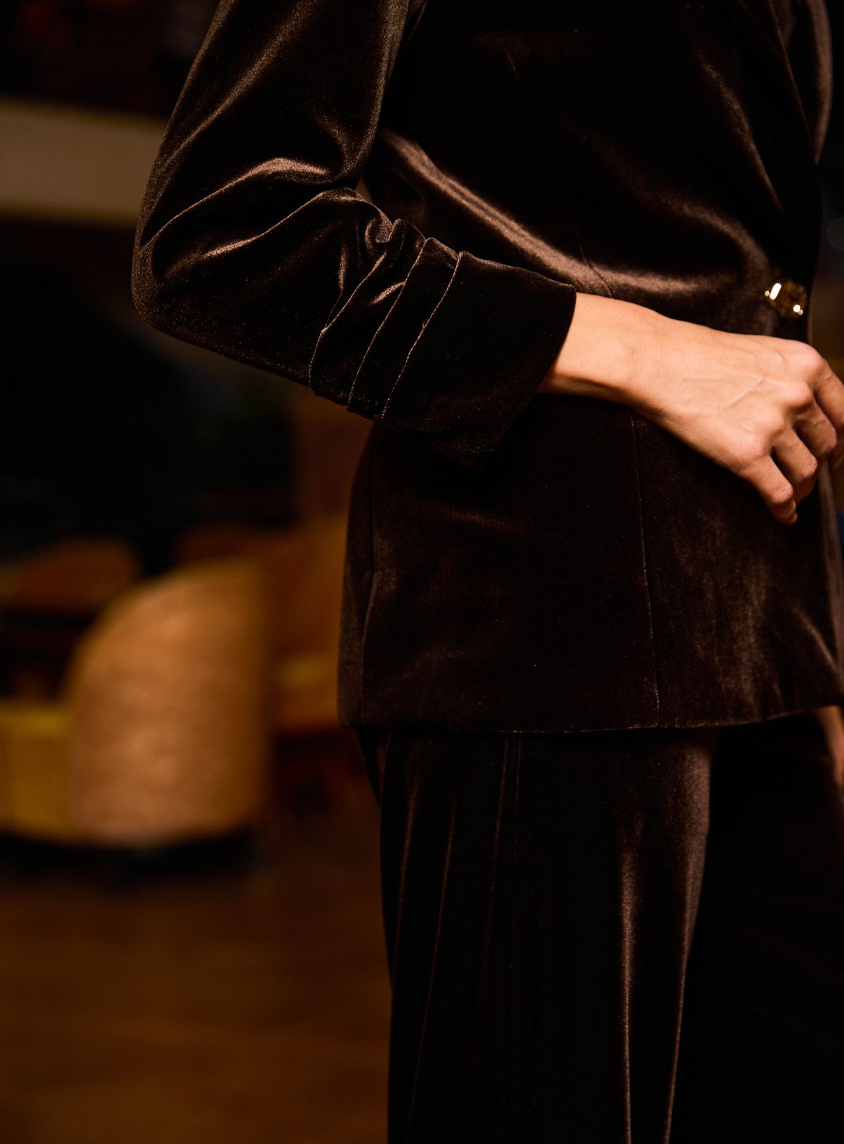 SOSANDAR Chocolate Brown Luxe Velvet Blazer 16 - Image 5 thumbnail