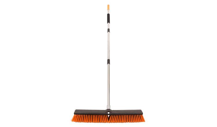 Harbour Housewares Adjustable Garden Broom - 60cm