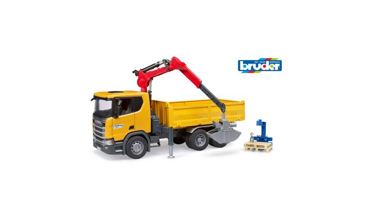 Bruder 1:16 Scania Super 560R Construction Truck with Crane and Pallets - Yellow