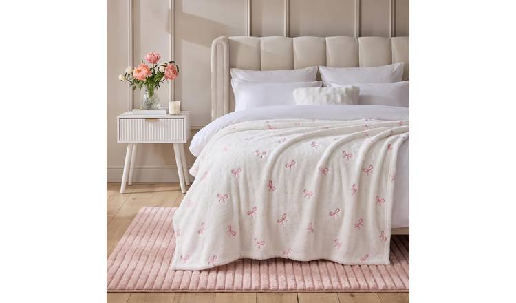 OHS Bow Embossed Soft Fleece Throw - 125 x 150cm - White/Pink