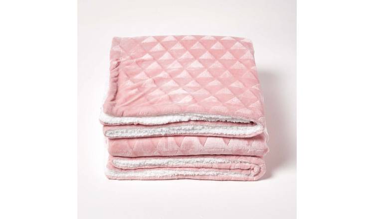 Homescapes Geometric Triangle Velvet Throw - 160 x 200 cm - Blush Pink