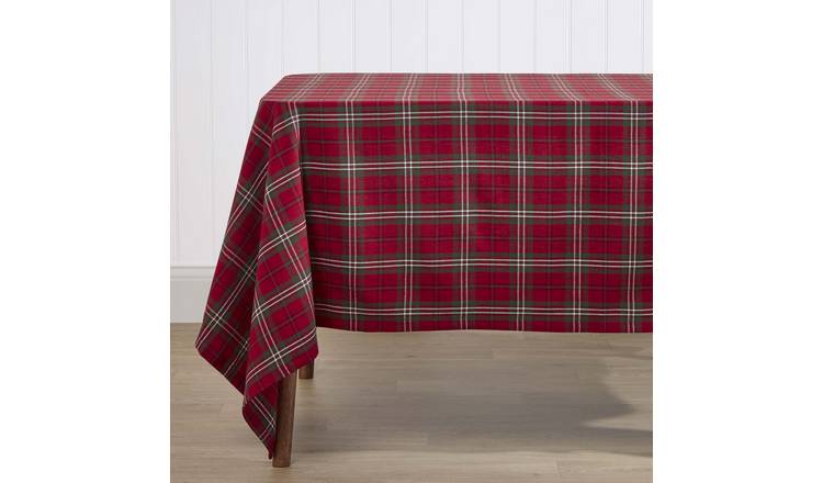 Homescapes Cotton Prince Edward Tartan Tablecloth - 137 x 178 cm - Red